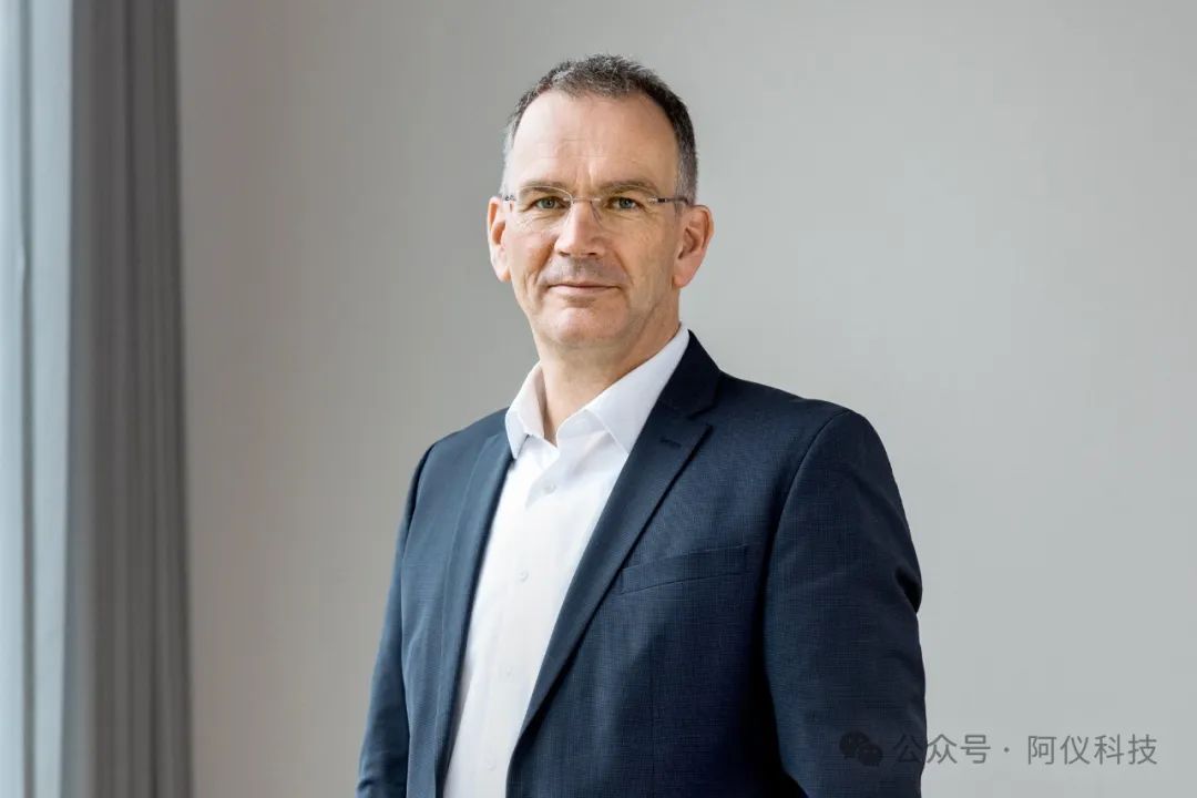 Supervisory Board Chairman and CEO
